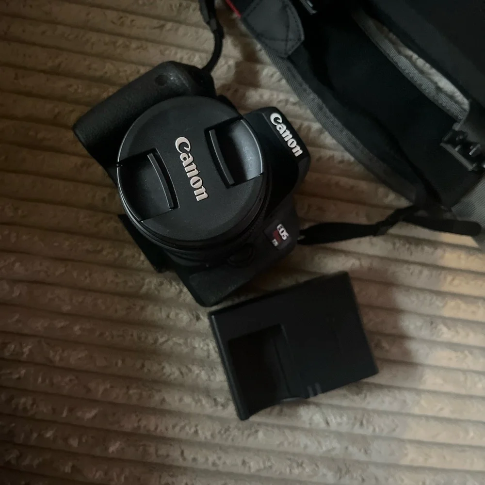 Canon EOS Rebel T7i EF-S 18-55mm Kit